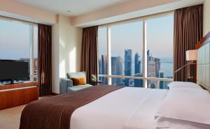 เตียงในห้องที่ InterContinental Doha The City by IHG
