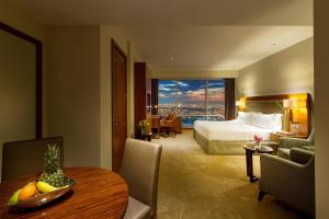 เตียงในห้องที่ InterContinental Doha The City by IHG