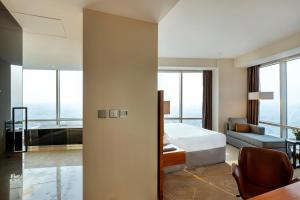 เตียงในห้องที่ InterContinental Doha The City by IHG