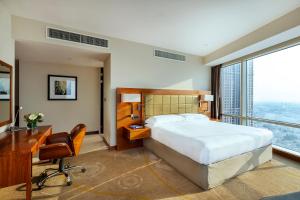 เตียงในห้องที่ InterContinental Doha The City by IHG
