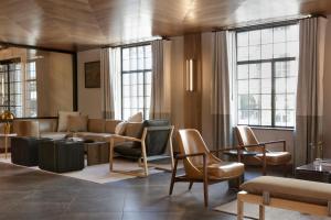 Χώρος καθιστικού στο Kimpton - Armory Hotel Bozeman by IHG