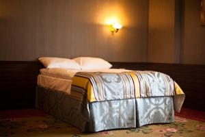 Posteľ alebo postele v izbe v ubytovaní Hotel Złoty Młyn Majków