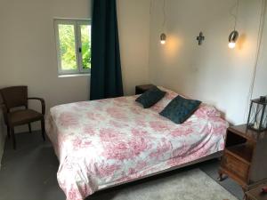 A bed or beds in a room at L'appel de la forêt 51