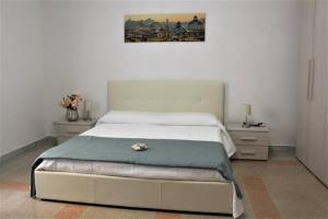 a bedroom with a bed and a painting on the wall at Sweet Holiday in Rome
