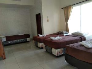 Cama ou camas em um quarto em SunwuKong Guest House