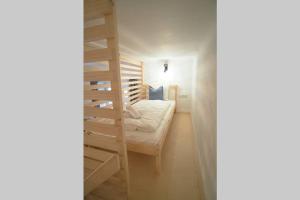 Postel nebo postele na pokoji v ubytování Cosy and Spacious Apartment in the heart of Innsbruck