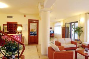Posezení v ubytování Hotel Parco delle Cale