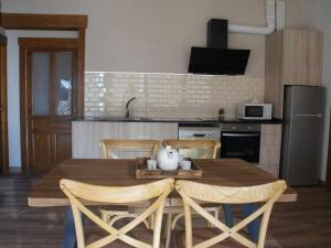 A kitchen or kitchenette at O Fogón Casa Ferrador Ribeira Sacra