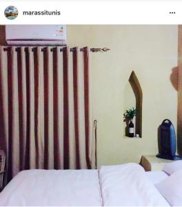Łóżko lub łóżka w pokoju w obiekcie Marassi Tunis