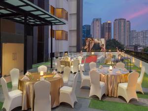 Restaurace v ubytování AIHO Hotel Medan + 37 fotografií