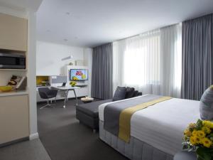 TV a/nebo společenská místnost v ubytování Citadines St Georges Terrace Perth + 23 fotografií