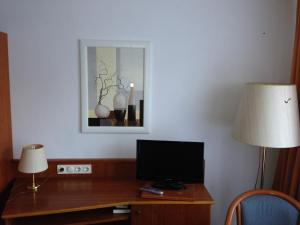 TV a/nebo společenská místnost v ubytování Hotel & Restaurant Jägerstuben