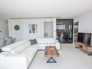 Salon oz. bar v nastanitvi Villa Manta Agrotikos - Stunning 3 Bedroom Protaras Villa with Pool - Close to the Beach