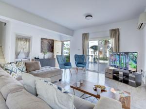 Χώρος καθιστικού στο Villa Oforo Selene - Stunning 4 Bedroom Villa - By Fig Tree Bay Beach - Sea Views