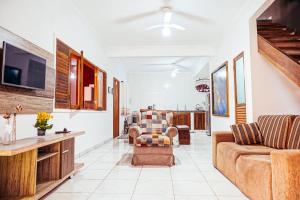 Televisyen dan/atau pusat hiburan di Surf Red House - 3 quartos c ar - 50m da Rua Principal