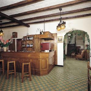 Lounge nebo bar v ubytování Hôtel Aïtone + 25 fotografií
