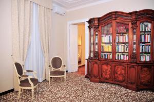 Biblioteca nell'hotel