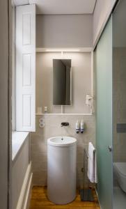 Ein Badezimmer in der Unterkunft Gallery Townhouse & Home