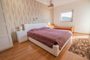 Posteľ alebo postele v izbe v ubytovaní Apartman Ahel Jadranovo