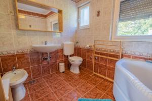 Kúpeľňa v ubytovaní Apartman Ahel Jadranovo + 20 fotografií