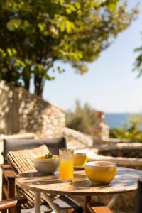 Opțiuni de mic dejun disponibile oaspeților de la Irida Aegean View, Philian Hotels and Resorts