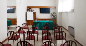 Una televisión o centro de entretenimiento en Hotel Nuova Grosseto