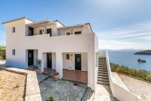 a white house with a view of the ocean at Kalithea Studios in Stafylos
