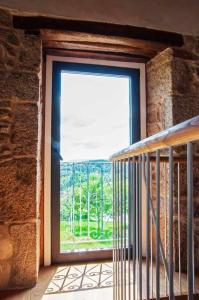 A balcony or terrace at O Forno Casa Ferrador Ribeira Sacra