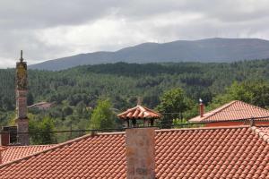 A general mountain view or a mountain view taken from Az apartmant