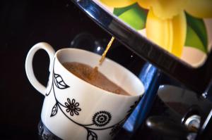 Comodidades para preparar café e chá em Doce Canela - Pousada de Charme