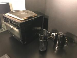 Příslušenství pro přípravu čaje a kávy v ubytování TheGuthPlace