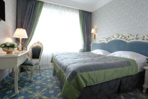 Postel nebo postele na pokoji v ubytování Olympic Hotel