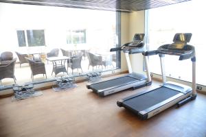 Fitness centrum a/nebo fitness zařízení v ubytování Lords Inn Jamnagar -Motikhavdi