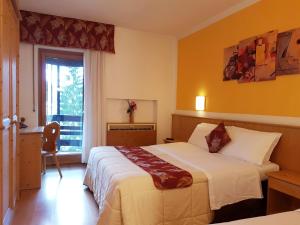 En eller flere senger på et rom på Hotel San Giusto