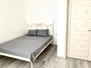 Una cama o camas en una habitación de Pearl apartments Odessa