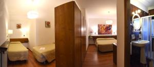 Postel nebo postele na pokoji v ubytování Hotel Corona