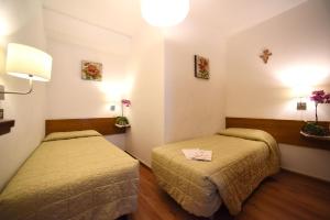 Postel nebo postele na pokoji v ubytování Hotel Corona