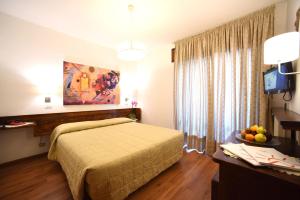 Postel nebo postele na pokoji v ubytování Hotel Corona