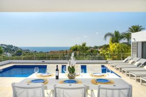 Bazén v ubytovaní Graham Holiday Rentals - Baladrar alebo v jeho blízkosti