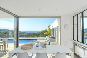 Bazén v ubytovaní Graham Holiday Rentals - Baladrar alebo v jeho blízkosti
