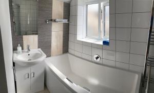 5 star home in lovely village of Frimley, Surrey