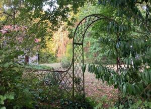 a metal gate in the middle of a garden at Parc de Lesseps in Meunet-Planches +58 photos