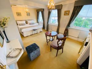 a hotel room with a bed and a table and chairs at Pier View Self Catering Luxury Apartments in Southend-on-Sea