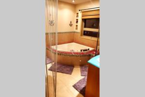 O baie la Paradise in heart of Poconos FaSt InTeRnEt Close to All Attractions