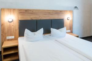 Ein Bett oder Betten in einem Zimmer der Unterkunft Hotel Fischertor