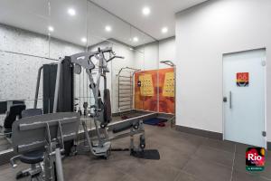 Posilňovňa alebo fitness centrum v ubytovaní Rio Hotel by Bourbon Curitiba Aeroporto