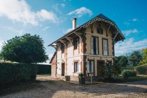 Το κτήριο όπου στεγάζεται  η παραθεριστική κατοικία