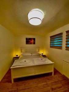 Posteľ alebo postele v izbe v ubytovaní Apartmány Lipno 46