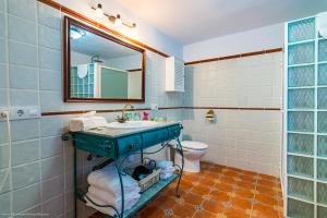 Een badkamer bij Cortijo El Indiviso