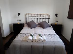 Łóżko lub łóżka w pokoju w obiekcie LAGAR DEL PALOMAR